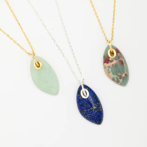 Organic Stone Necklace Labradorite/Gold - Stone of Magic - Scout